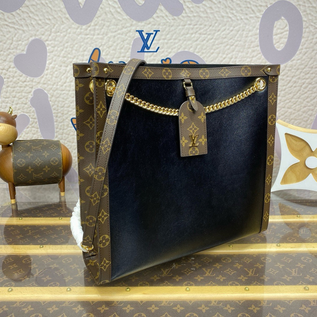 Louis Vuitton M13137 Fashion Show Nova MM Tote Bag