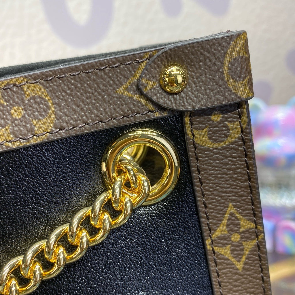 Louis Vuitton M13137 Fashion Show Nova MM Tote Bag