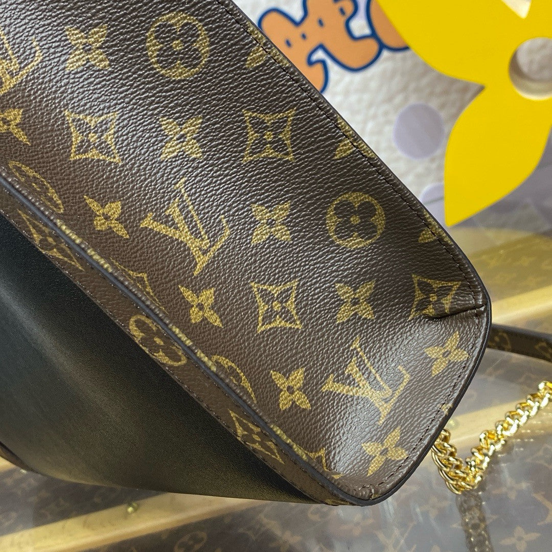 Louis Vuitton M13137 Fashion Show Nova MM Tote Bag