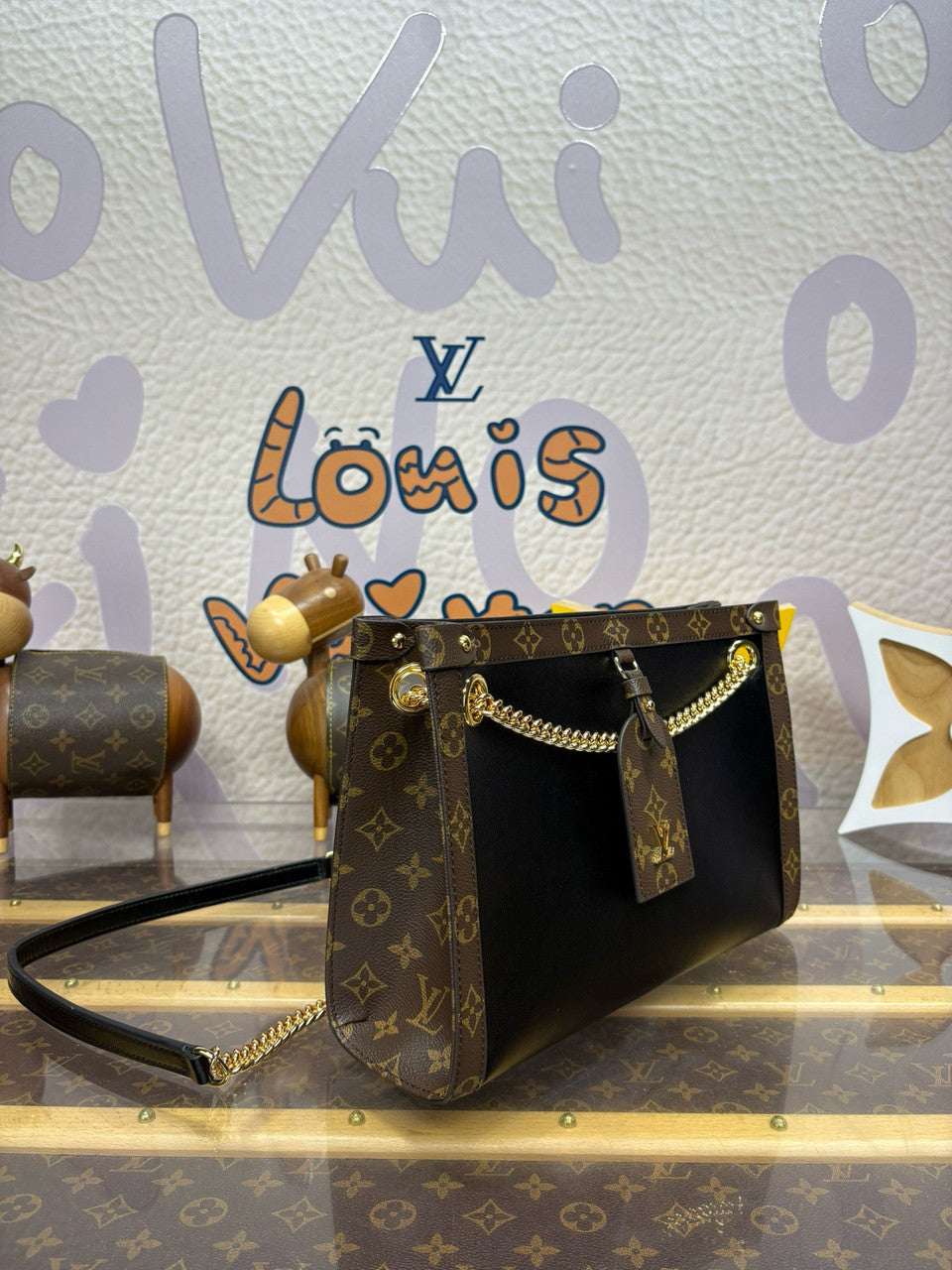 Louis Vuitton M13137 Fashion Show Nova MM Tote Bag