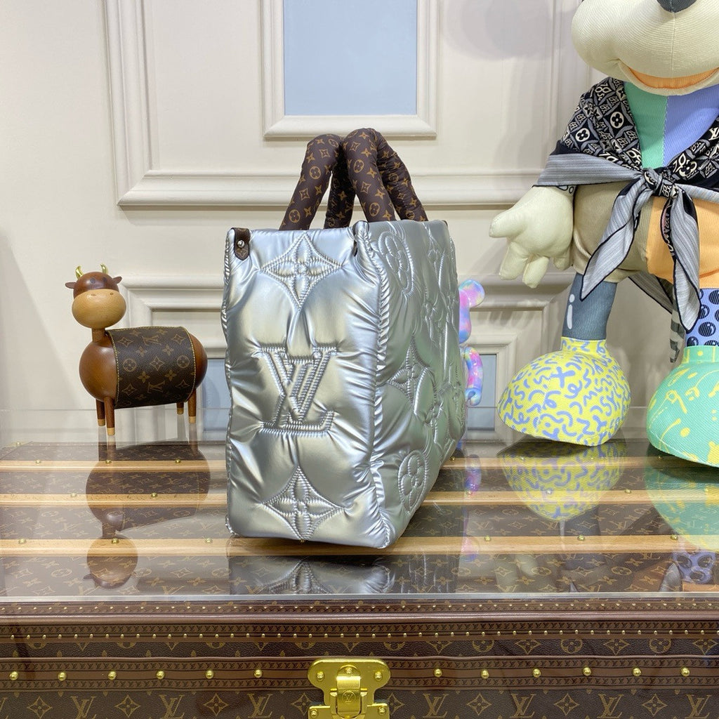 LOUIS VUITTON Cabas “Onthego Pillow” MM Silver