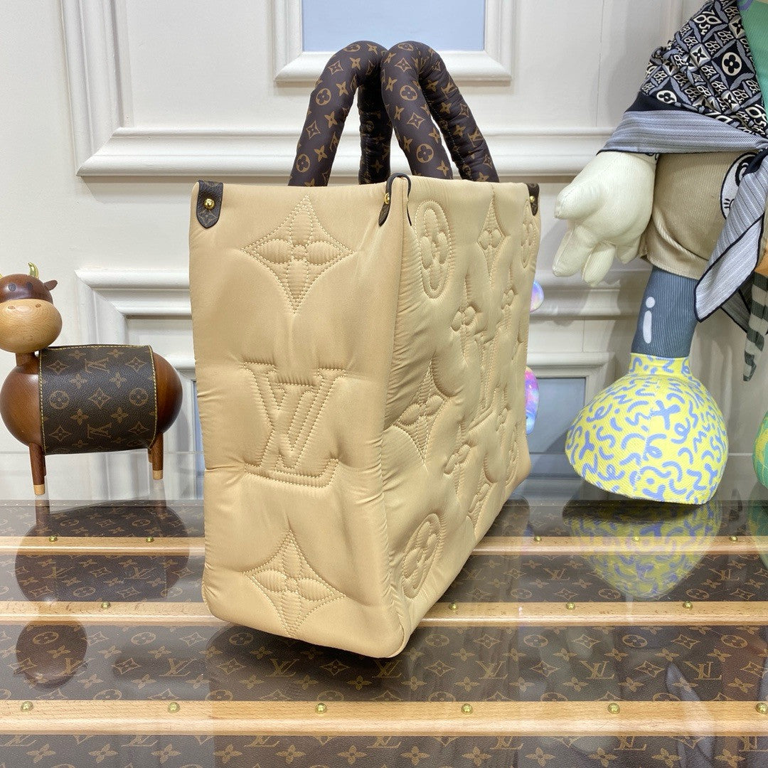 LOUIS VUITTON Cabas “Onthego Pillow” MM M21069 Beige