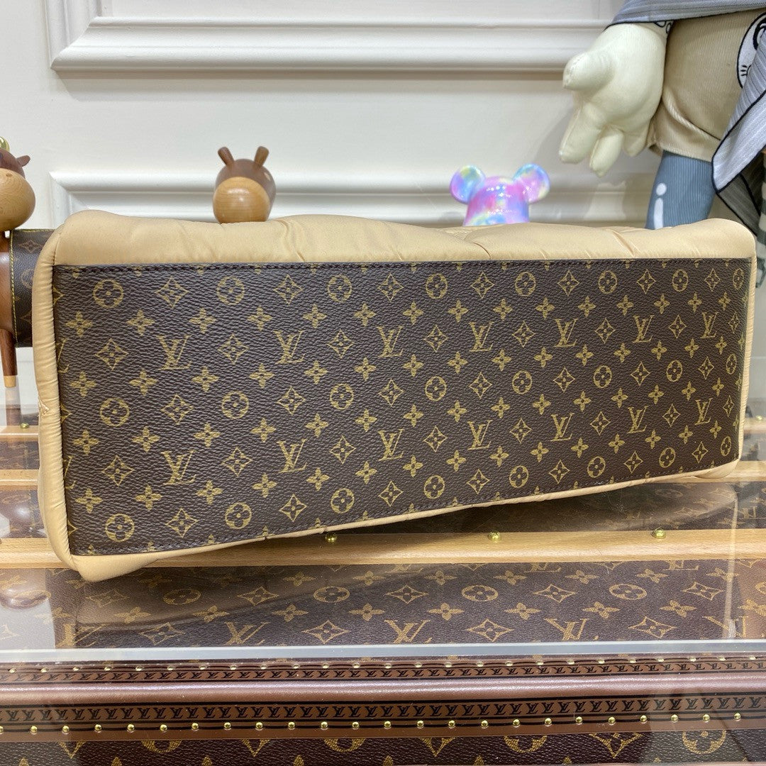 LOUIS VUITTON Cabas “Onthego Pillow” MM M21069 Beige