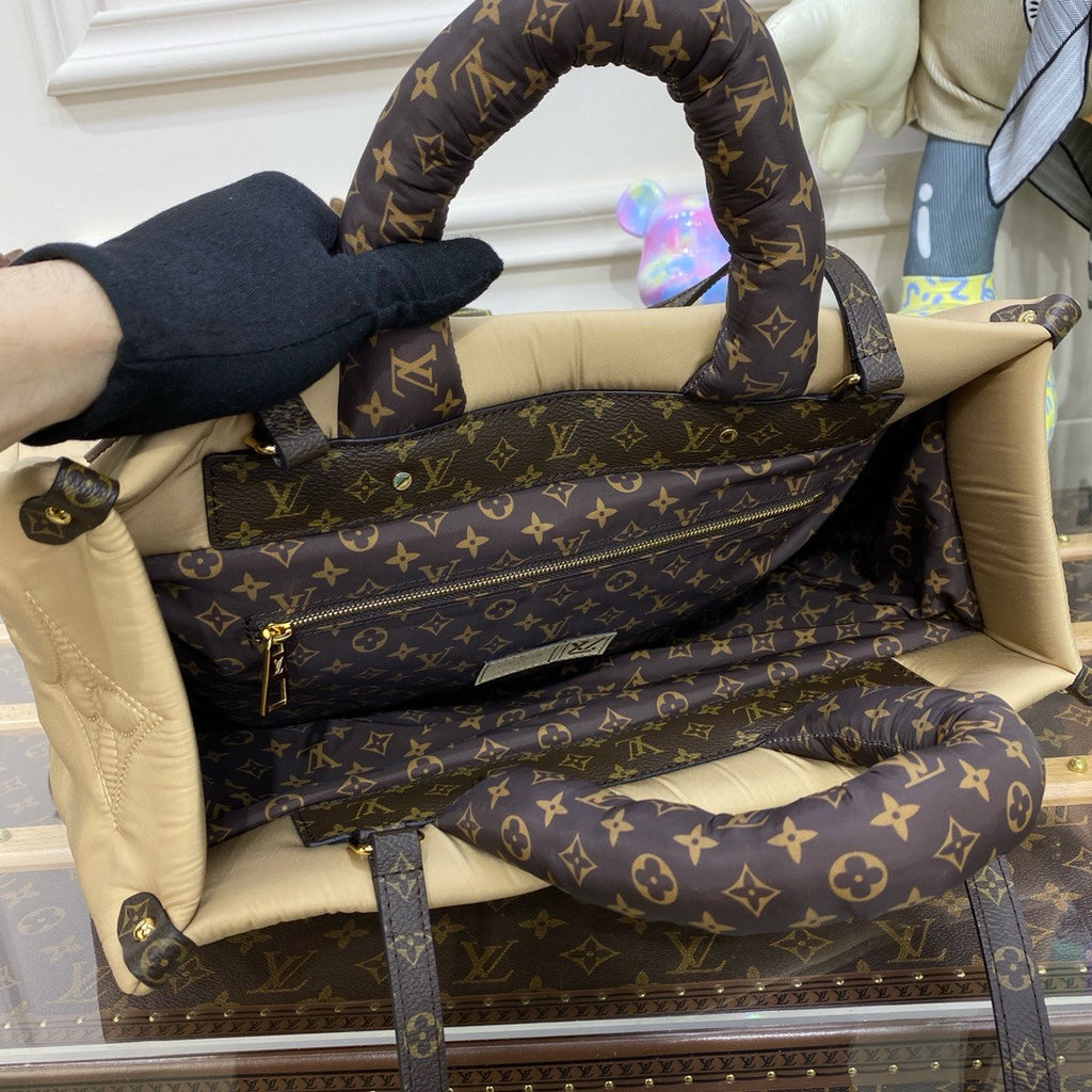 LOUIS VUITTON Cabas “Onthego Pillow” MM M21069 Beige