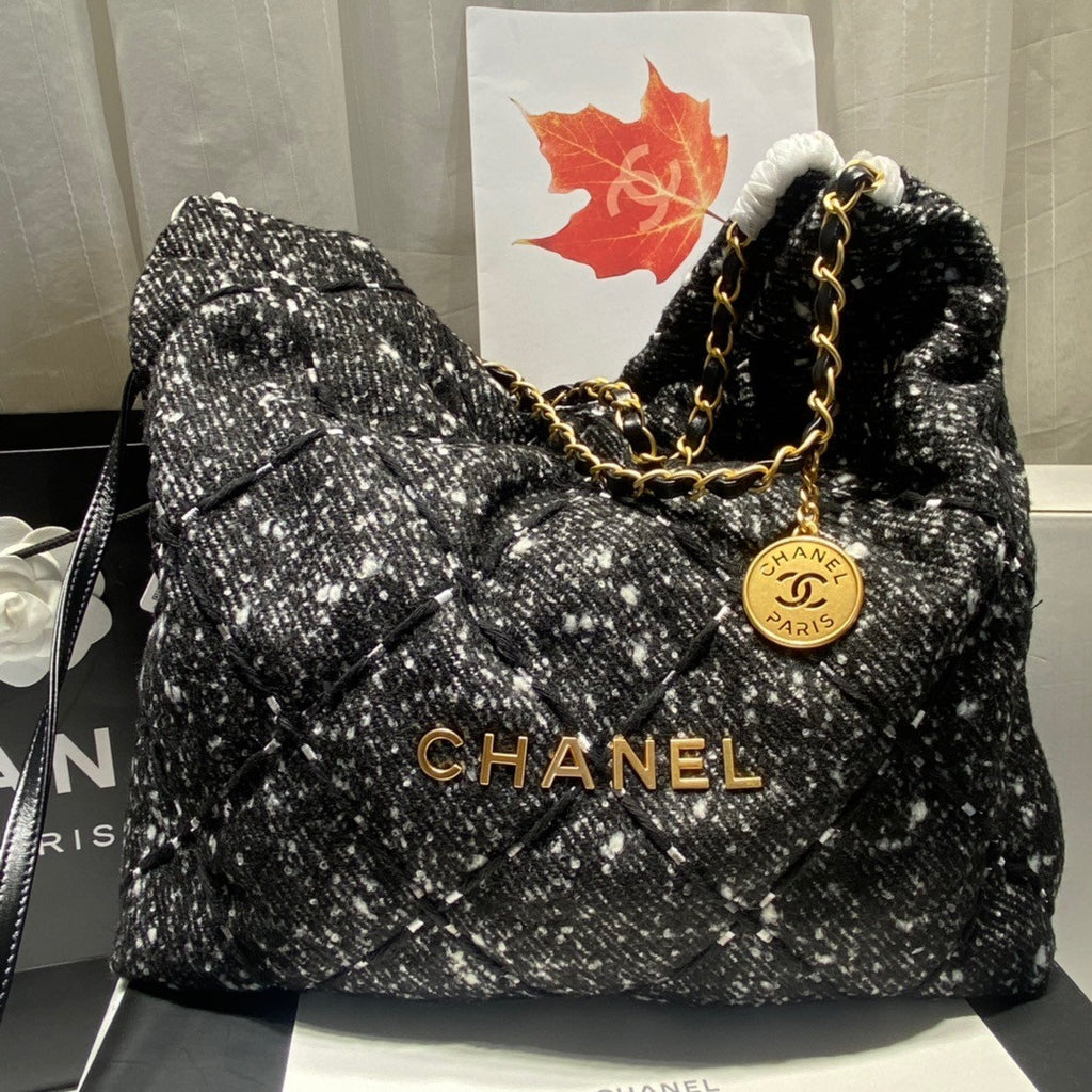 CHANEL 22 HANDBAG Wool Tweed Large