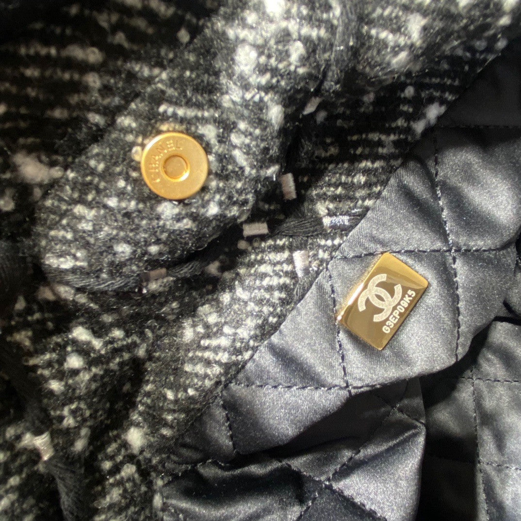 CHANEL 22 HANDBAG Wool Tweed Large
