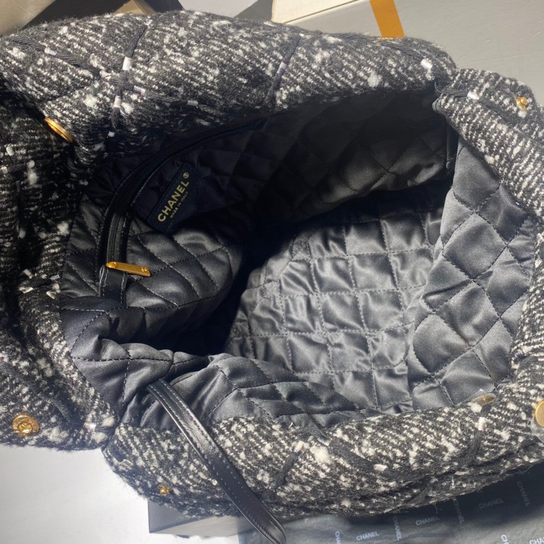 CHANEL 22 HANDBAG Wool Tweed Large