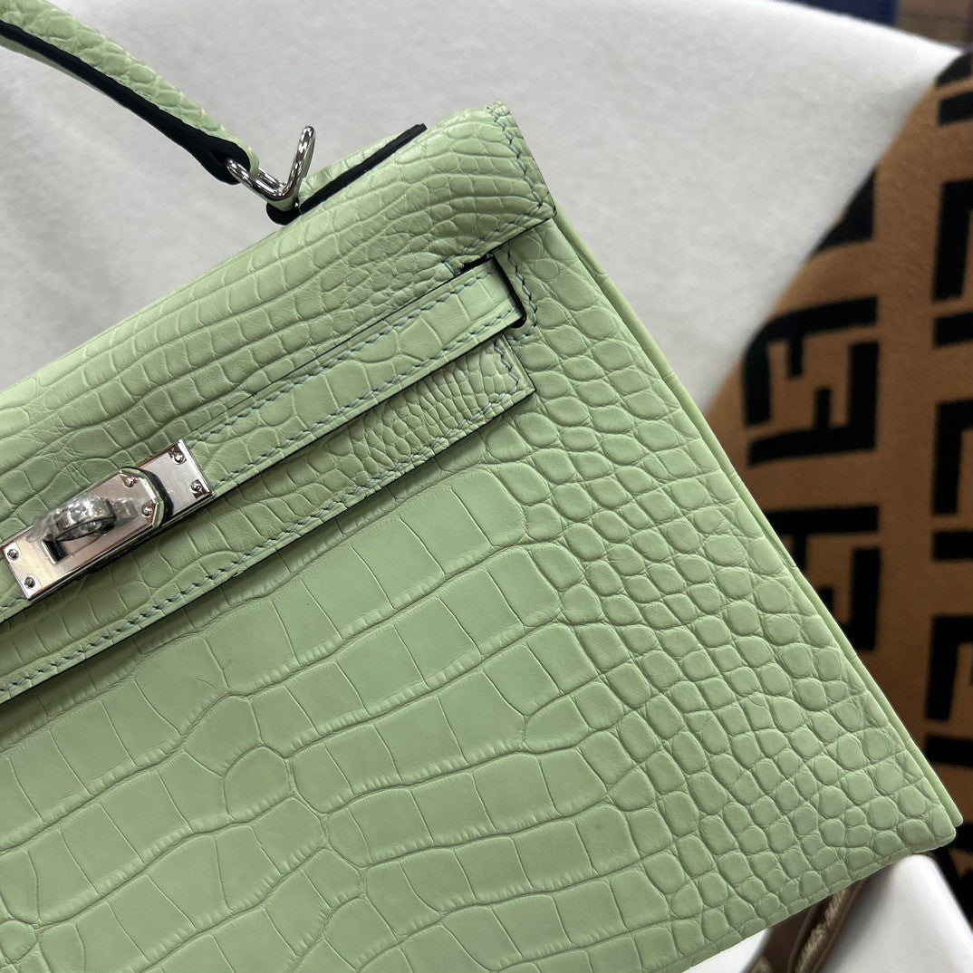 Hermes Mint Alligator KELLY 25 WITH PALLADIUM  HARDWARE