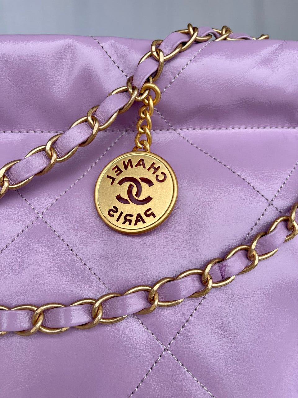 CHANEL 22 LARGE HANDBAG PURPLE