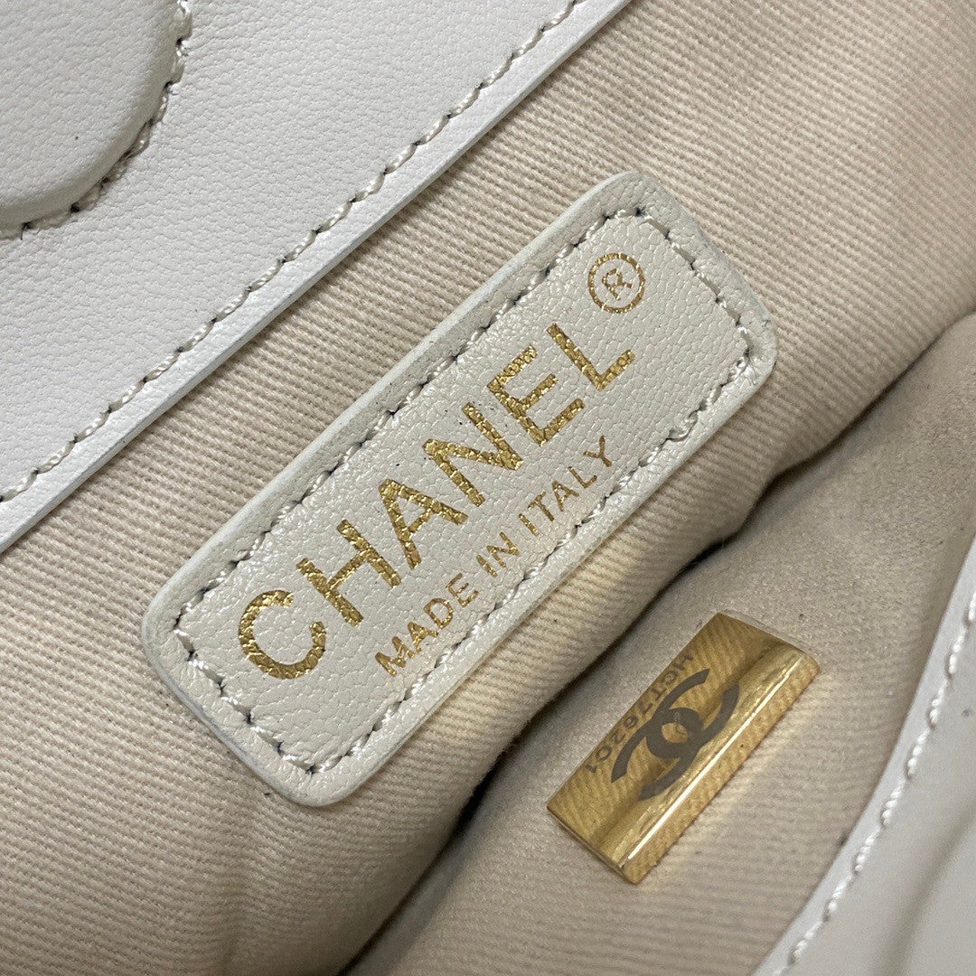 CHANEL SMALL TOTE WITH TASSEL WHITE