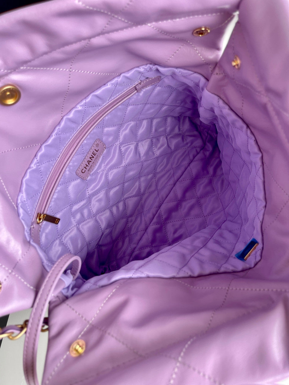 CHANEL 22 LARGE HANDBAG PURPLE