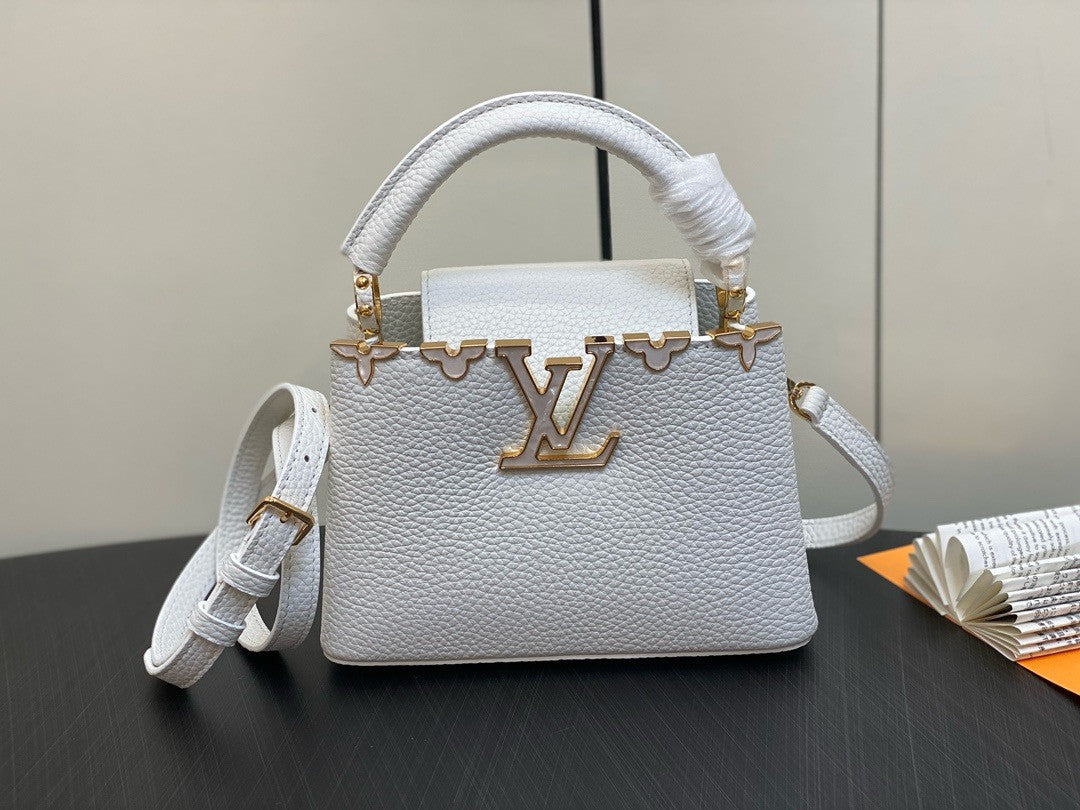 Louis Vuitton M56669 Capucines Mini bag White