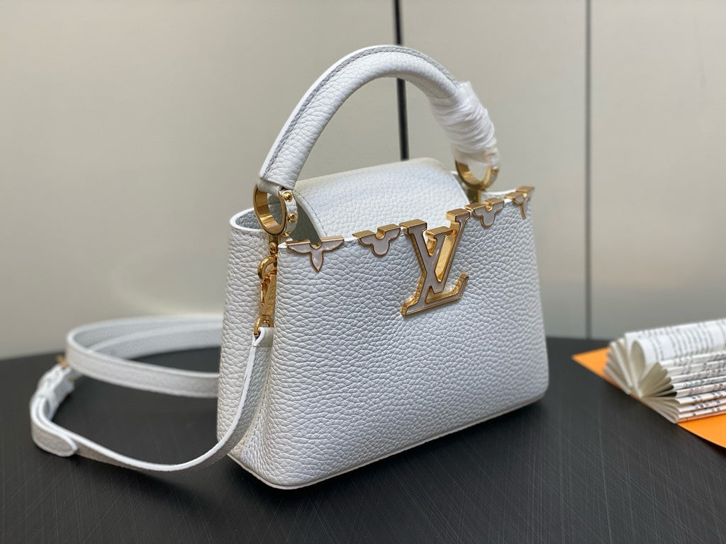 Louis Vuitton M56669 Capucines Mini bag White