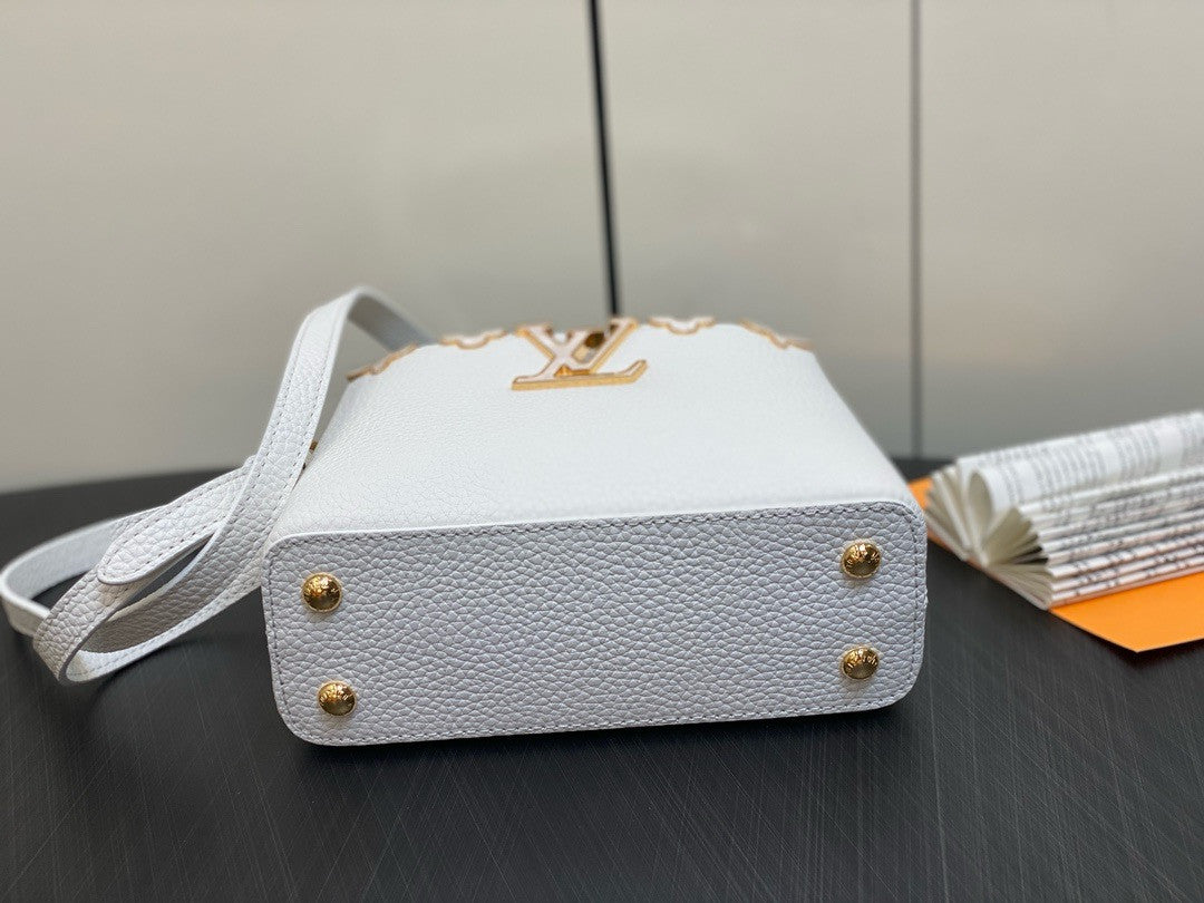 Louis Vuitton M56669 Capucines Mini bag White