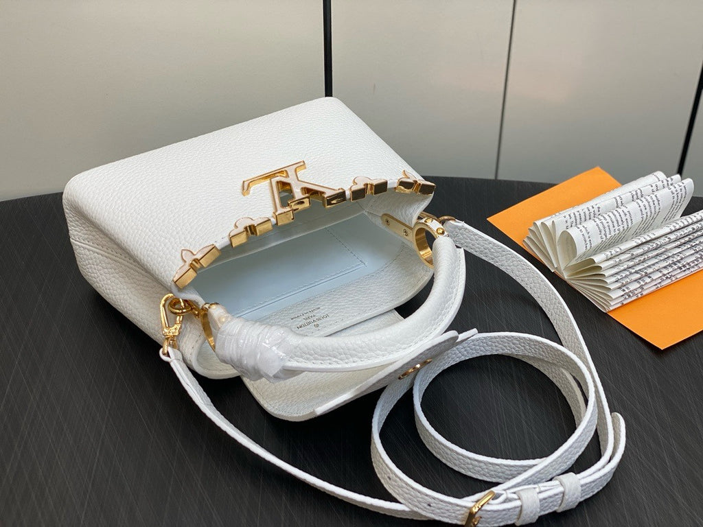 Louis Vuitton M56669 Capucines Mini bag White
