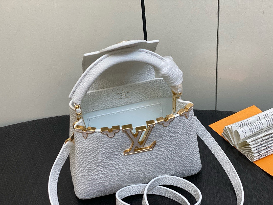 Louis Vuitton M56669 Capucines Mini bag White