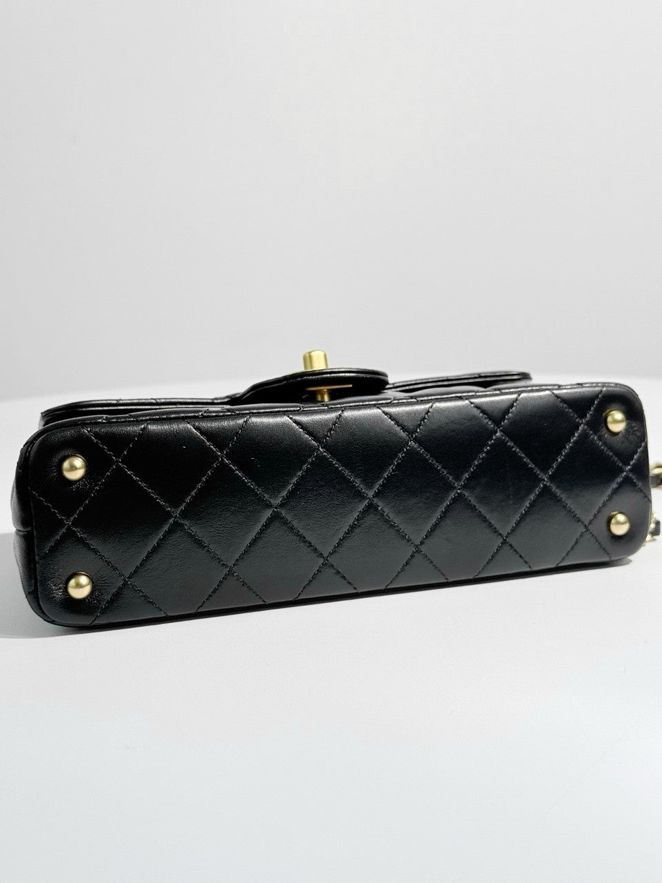 Chanel SPRING-SUMMER 2025 PRE-COLLECTION  BLACK MINI FLAP BAG WITH TOP HANDLE