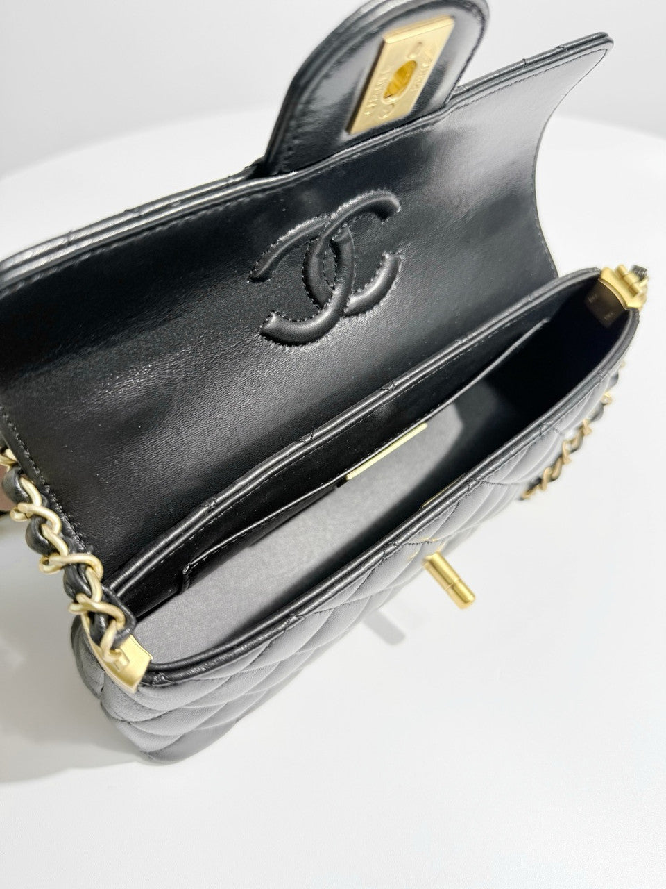 Chanel SPRING-SUMMER 2025 PRE-COLLECTION  BLACK MINI FLAP BAG WITH TOP HANDLE