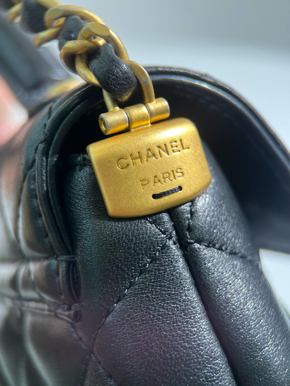 Chanel SPRING-SUMMER 2025 PRE-COLLECTION  BLACK MINI FLAP BAG WITH TOP HANDLE