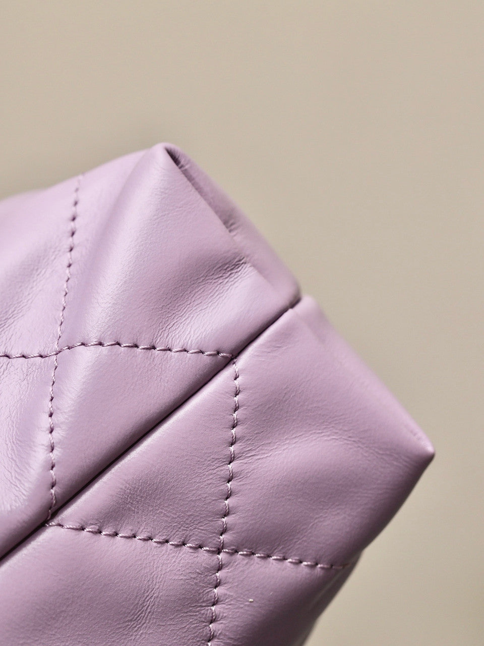 CHANEL 22 MINI HANDBAG GOLD LOGO SS2023 LILAC