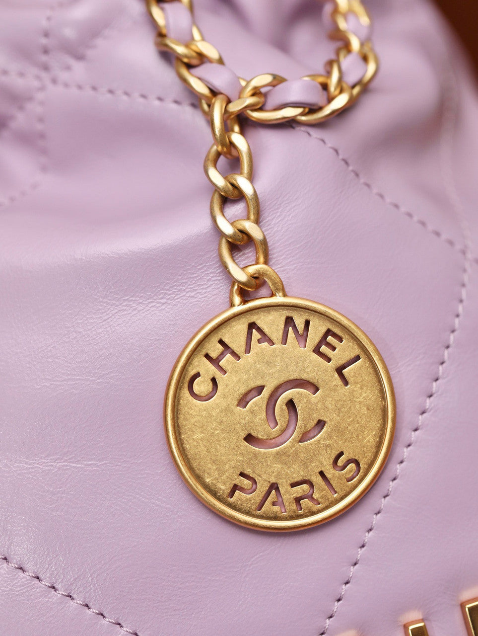CHANEL 22 MINI HANDBAG GOLD LOGO SS2023 LILAC