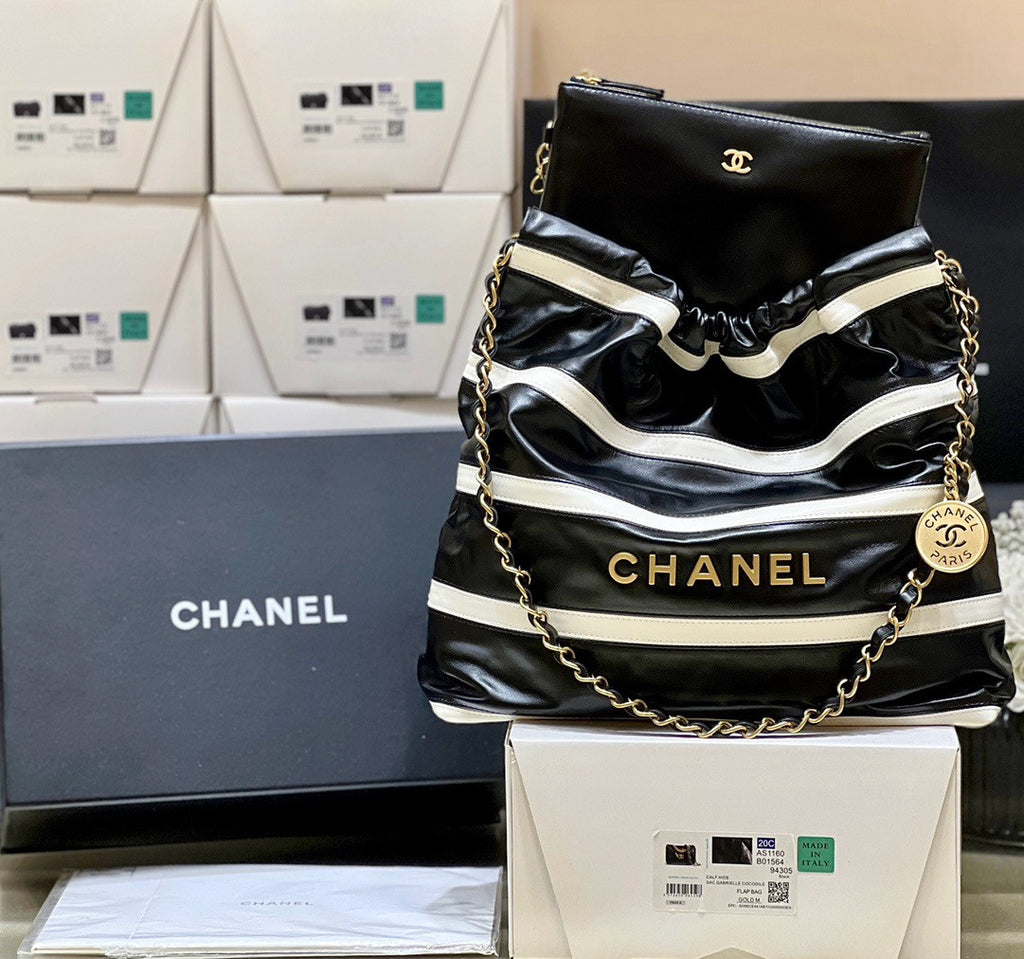 CHANEL 22 HANDBAG Black & White 24S