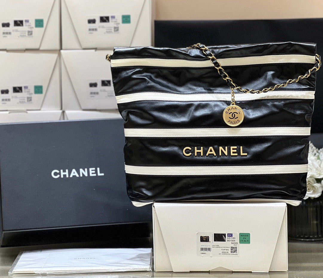 CHANEL 22 HANDBAG Black & White 24S