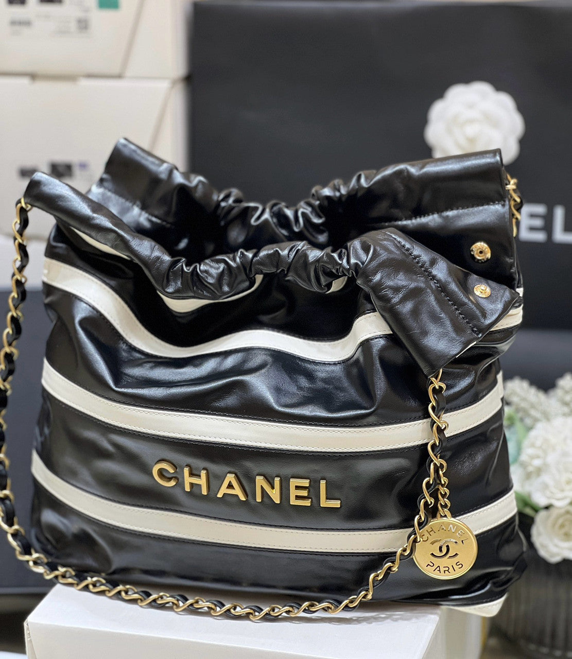 CHANEL 22 HANDBAG Black & White 24S