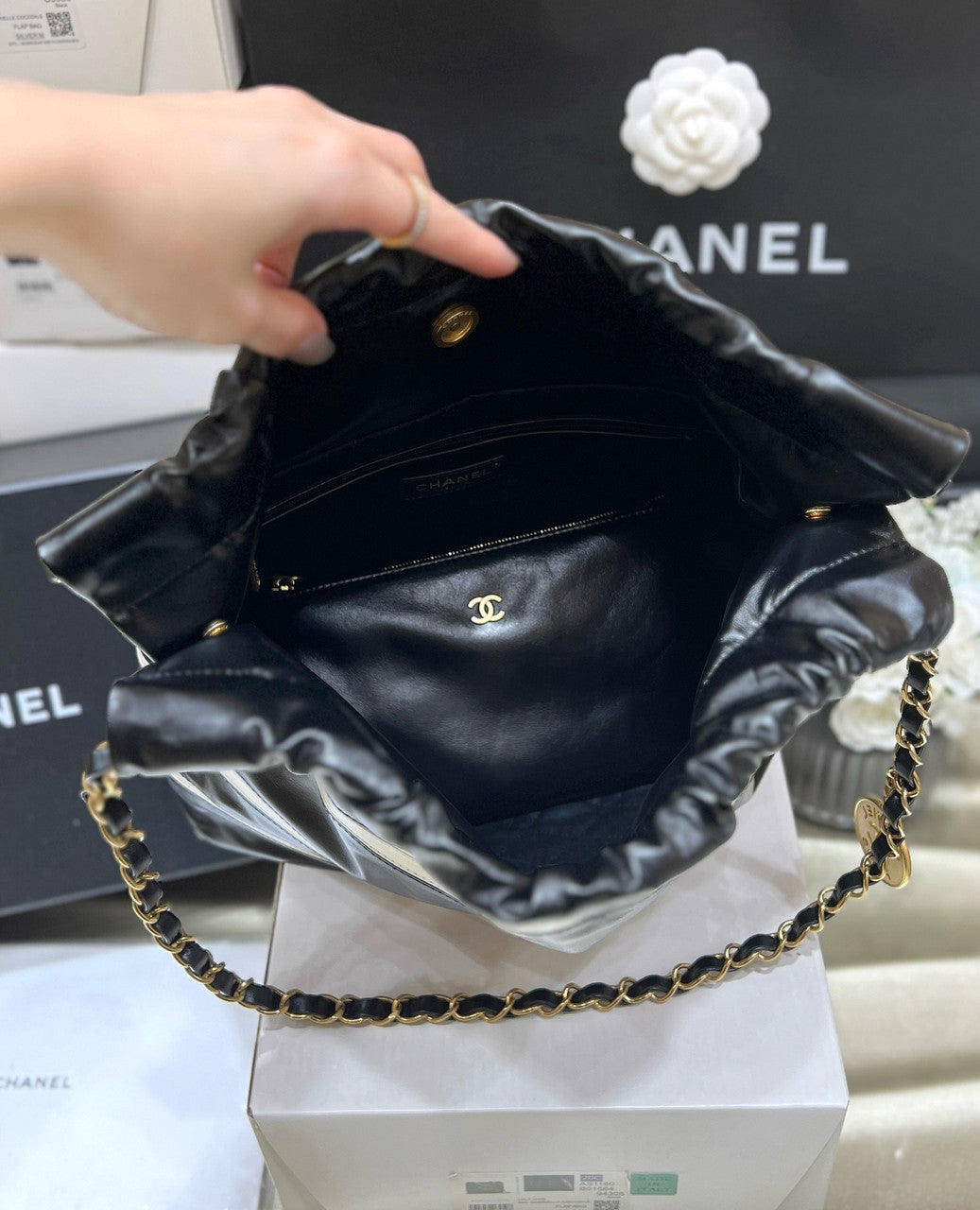 CHANEL 22 HANDBAG Black & White 24S