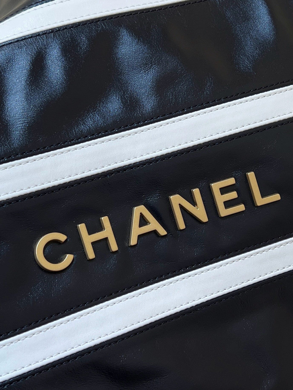 CHANEL 22 HANDBAG Black & White 24S