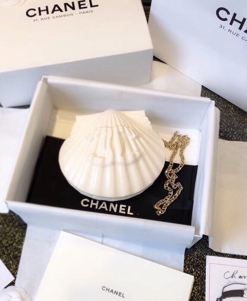 Chanel  Limited Edition shell plexiglass clutch 2019
