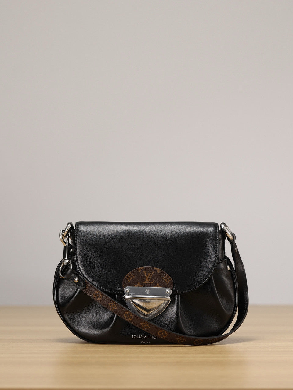 Louis Vuitton M12192 Sunset Vibe