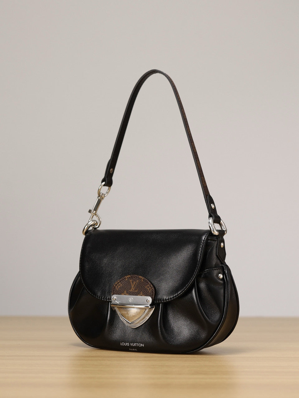 Louis Vuitton M12192 Sunset Vibe