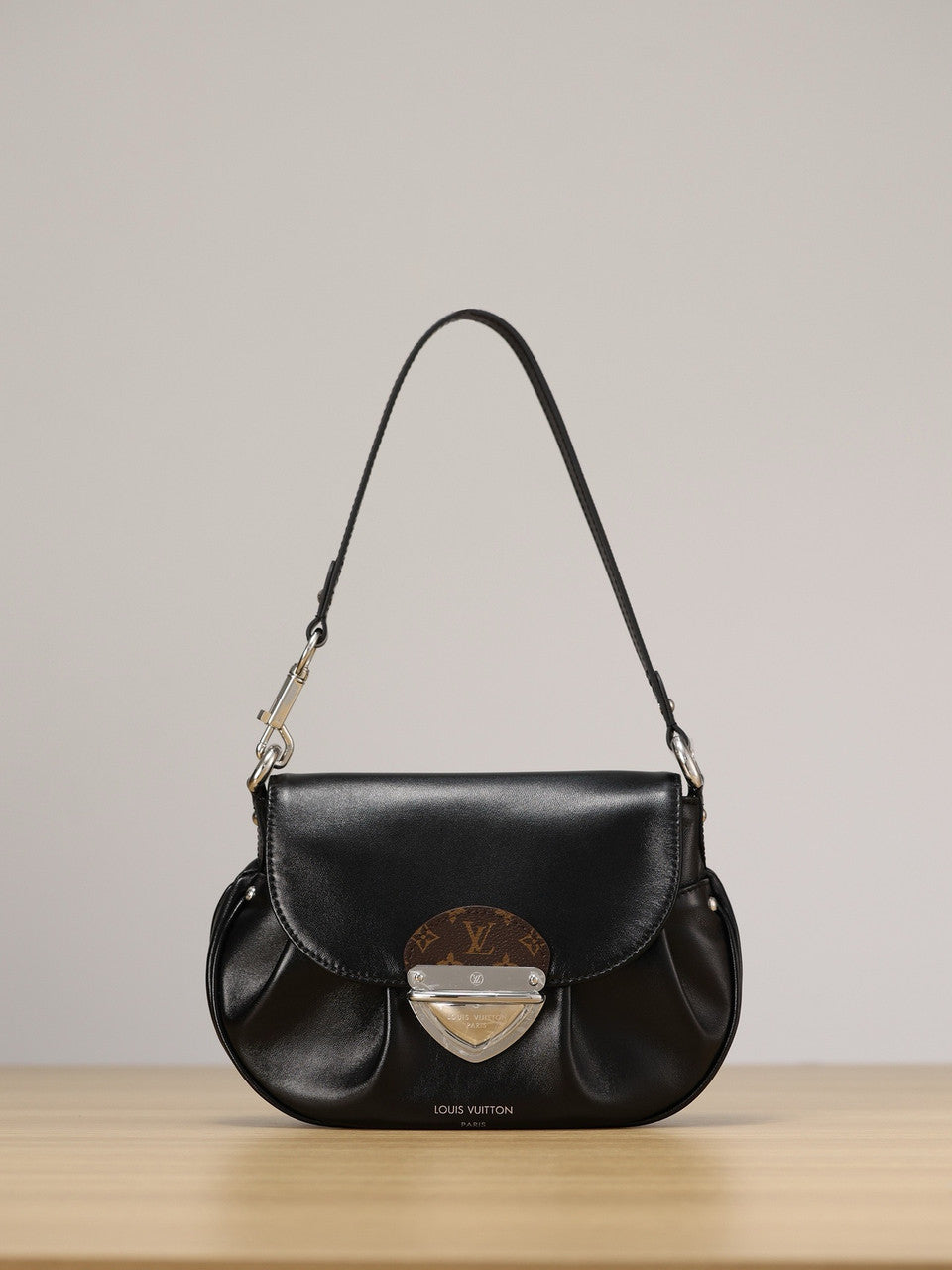 Louis Vuitton M12192 Sunset Vibe