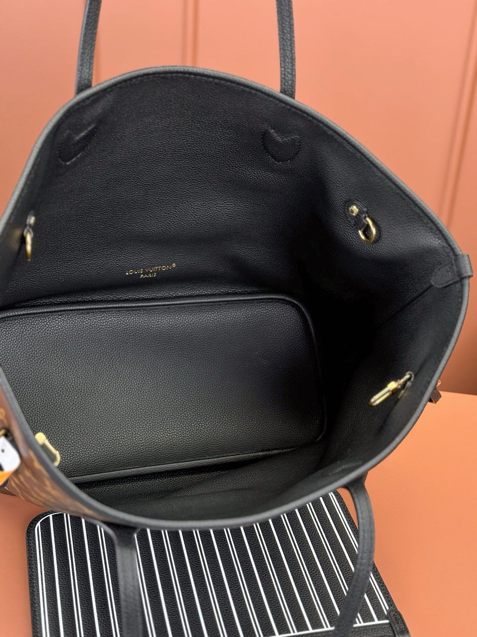 Louis Vuitton M11946 New Neverfull Reversible Neverfull Inside Out MM Bag