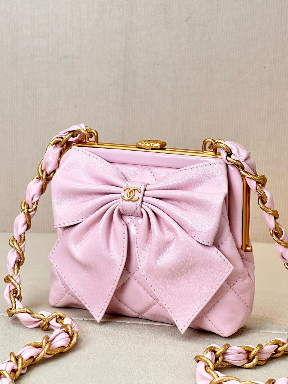 CHANEL HANDBAG WITH CHAIN PINK