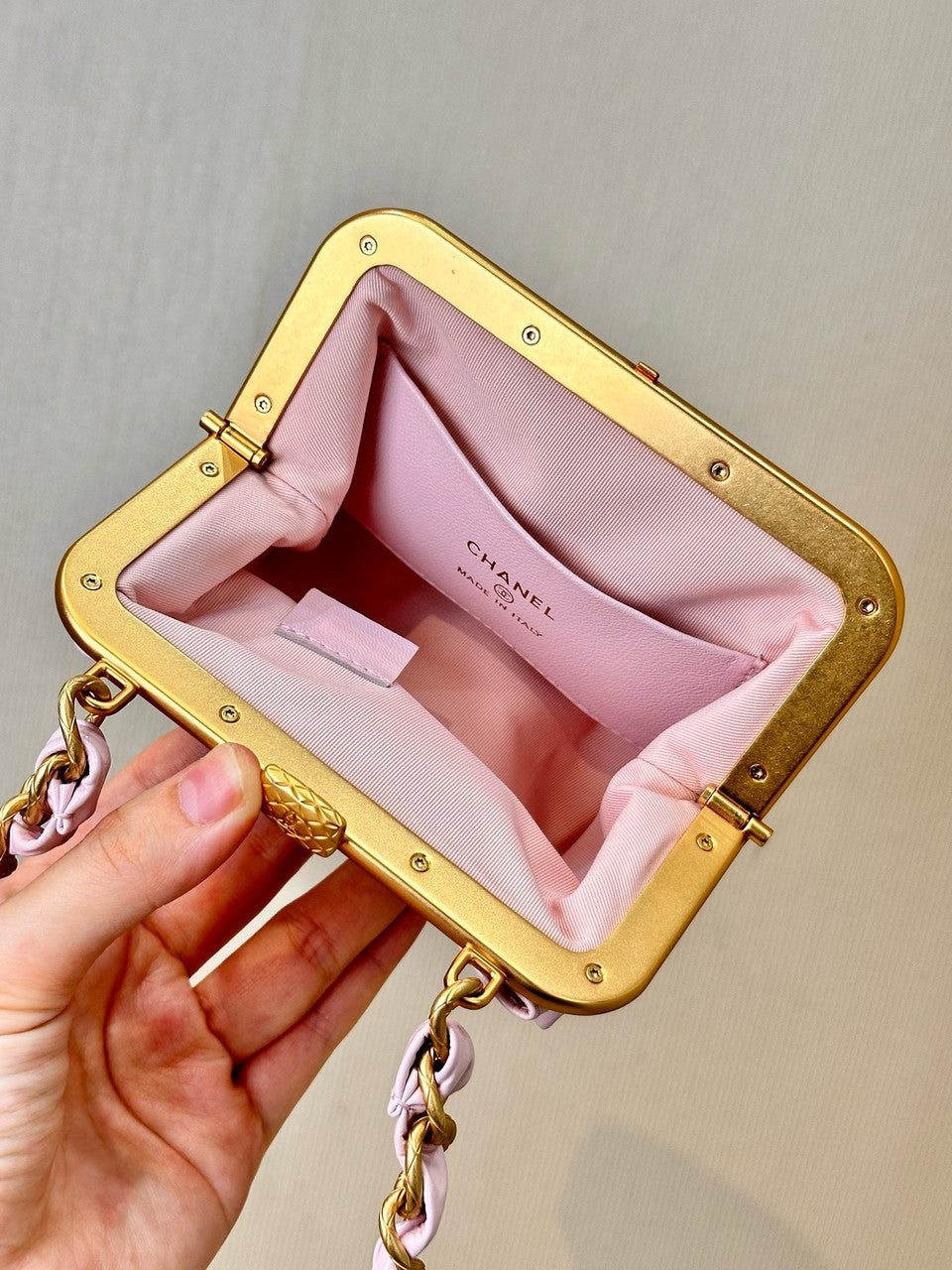 CHANEL HANDBAG WITH CHAIN PINK