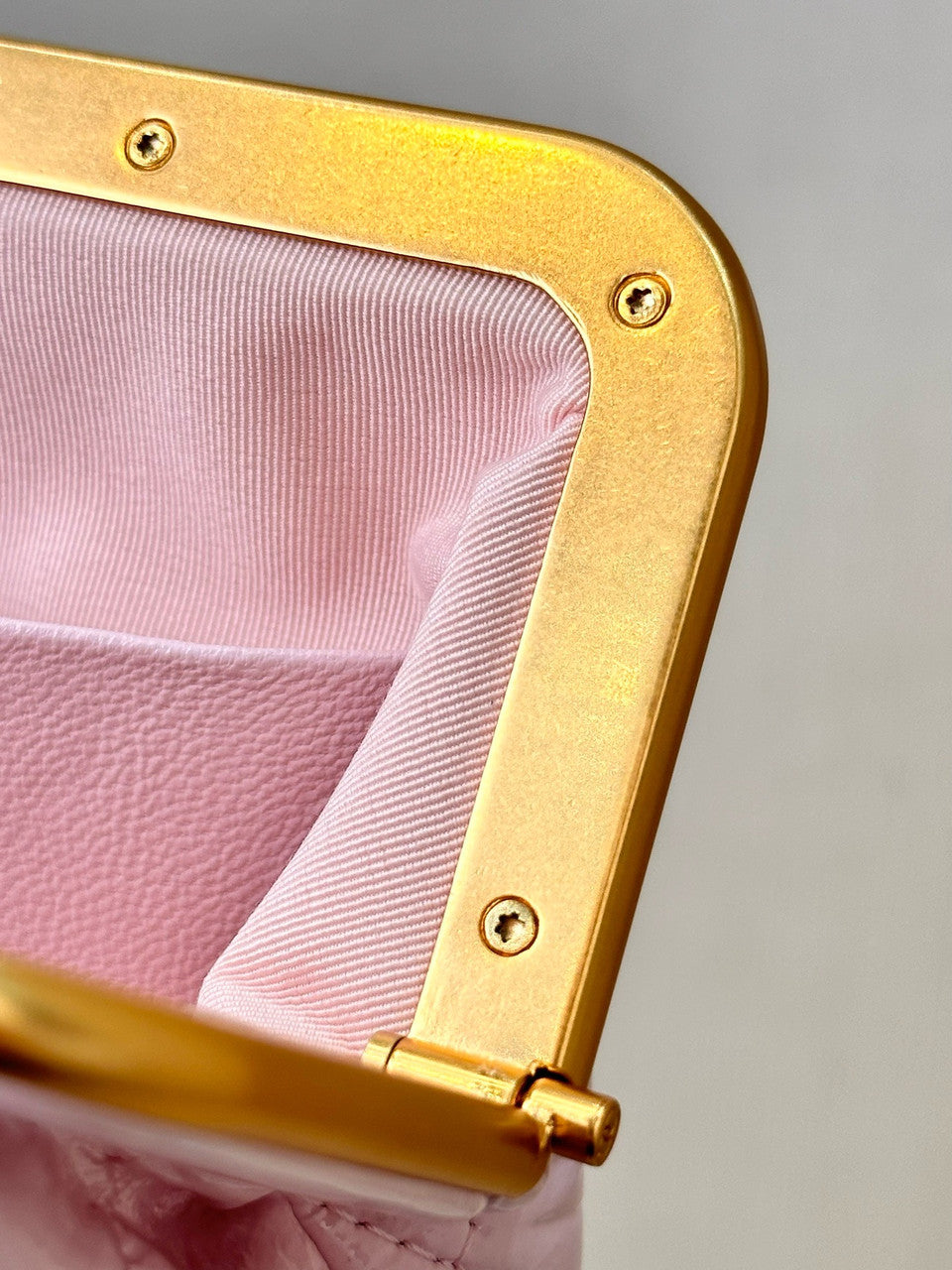 CHANEL HANDBAG WITH CHAIN PINK