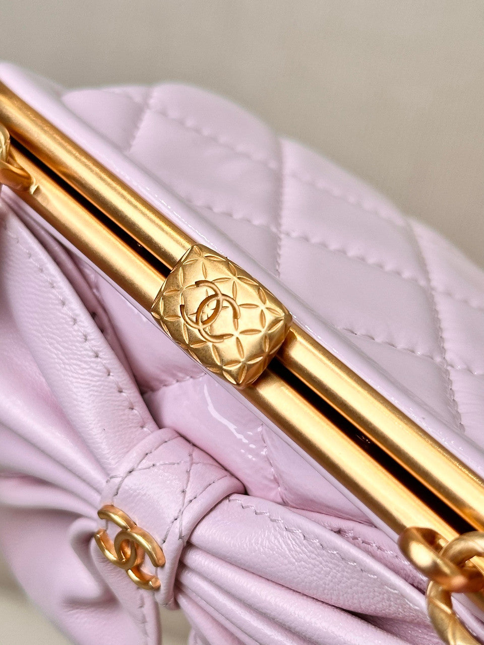 CHANEL HANDBAG WITH CHAIN PINK
