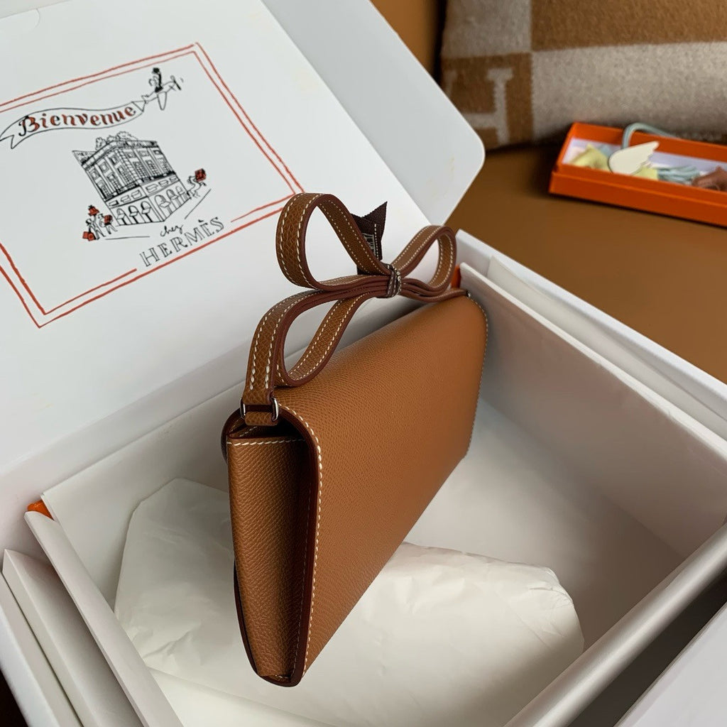 HERMÈS Chaine d'Ancre To Go wallet in Gold Epsom leather with Palladium hardware