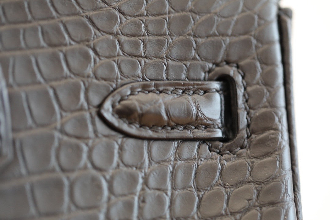 HERMES BIRKIN 30 BAG MATT BLACK ALLIGATOR GOLD HARDWARE