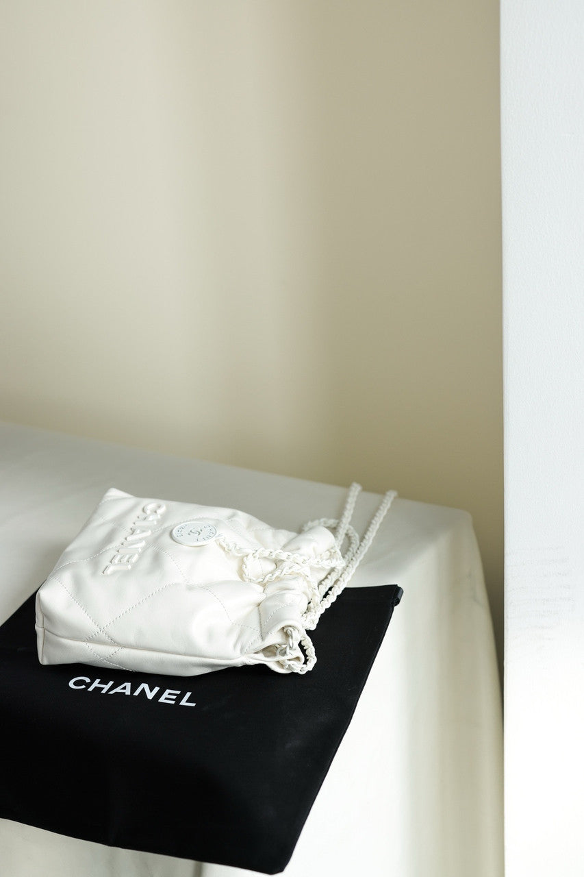 CHANEL 22 MINI HANDBAG SS2024 WHITE