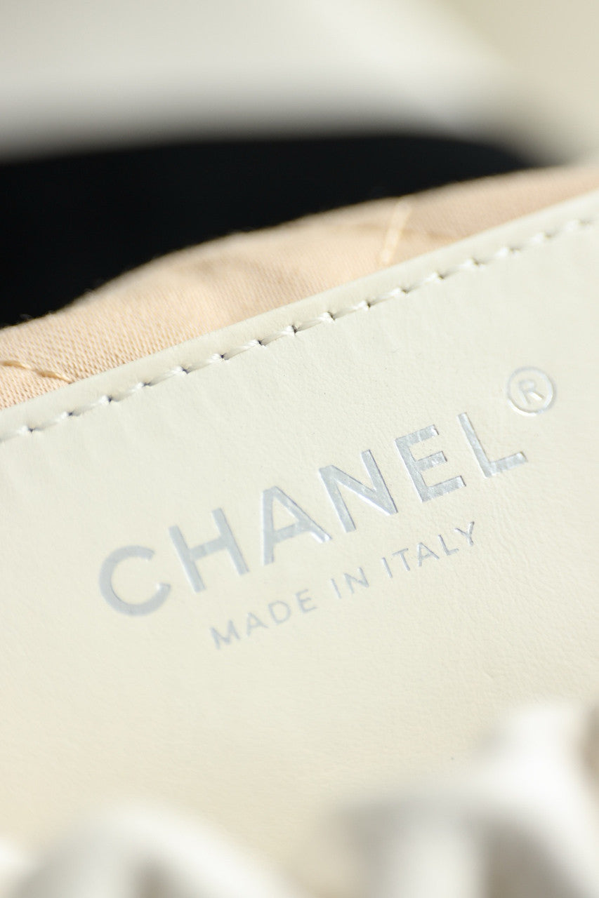 CHANEL 22 MINI HANDBAG SS2024 WHITE