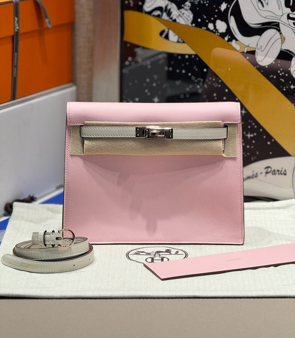 Hermes Horseshoe  09 Sakura Pink/ Craie Kelly Danse Bag Evercolour Leather Palladium Hardware