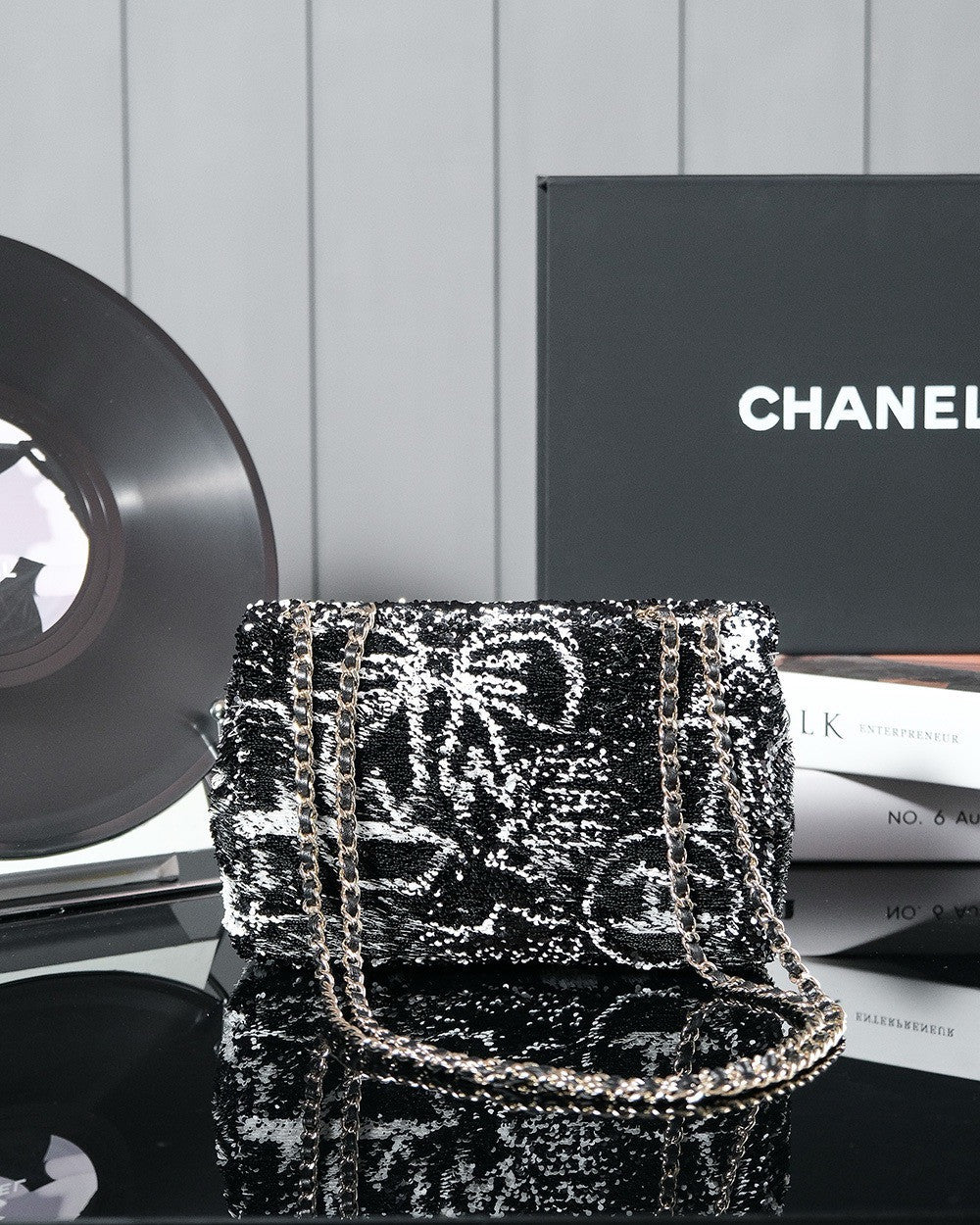 CHANEL FALL-WINTER 2024/25 PRE-COLLECTION SEQUINS FLAP BAG