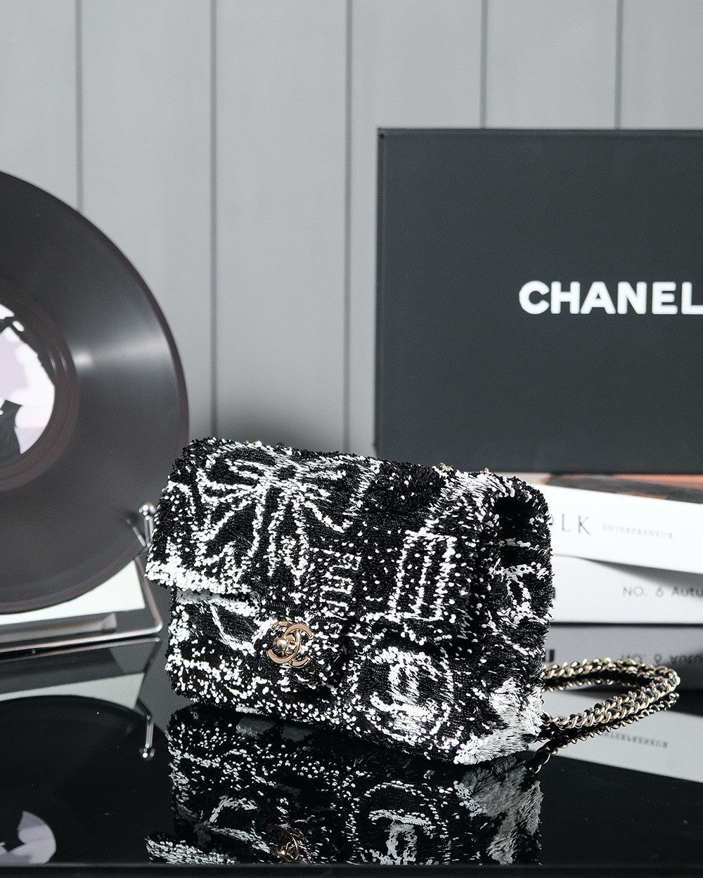 CHANEL FALL-WINTER 2024/25 PRE-COLLECTION SEQUINS FLAP BAG