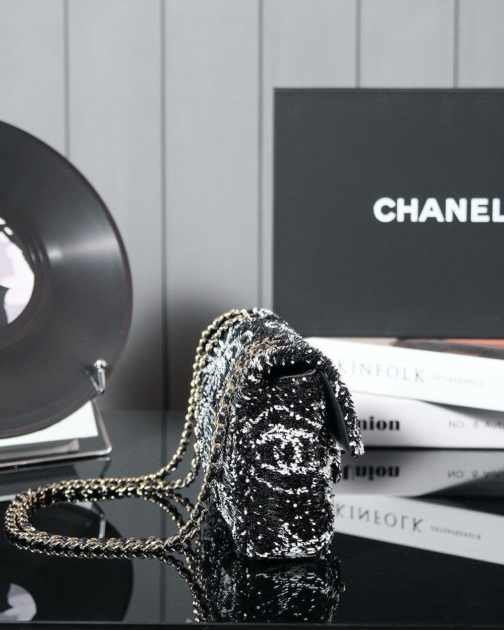 CHANEL FALL-WINTER 2024/25 PRE-COLLECTION SEQUINS FLAP BAG