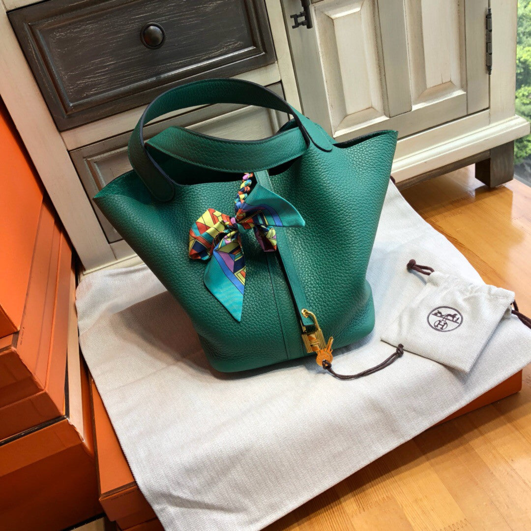 Hermes U4 Vert vertigao Picotin Lock MM Togo Leather Bag