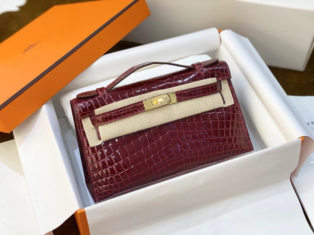 Hermès Shiny  Bordeaux  Alligator Kelly Pochette Gold Hardware Hermes