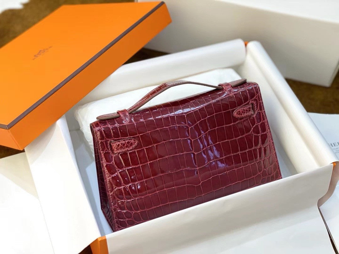 Hermès Shiny  Bordeaux  Alligator Kelly Pochette Gold Hardware Hermes
